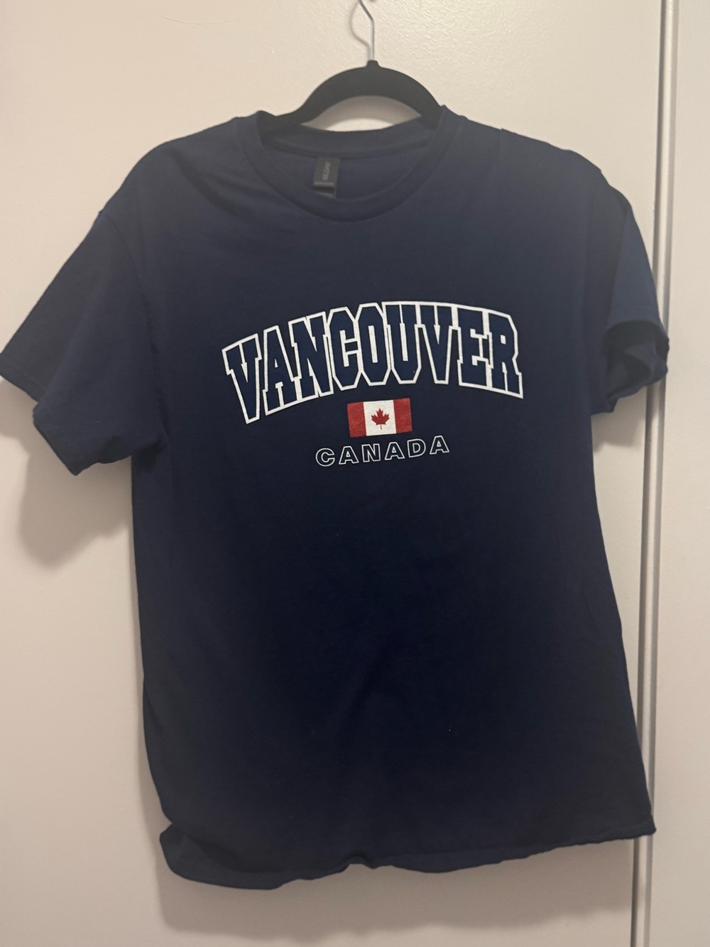 Vancouver Canada Graphic T-Shirt Men’s Medium Navy Blue Maple Leaf Flag Souvenir